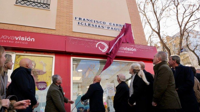 Sevilla rinde homenaje a Paquili como símbolo del talento del Cerro del Águila - Gastronomía y Moda