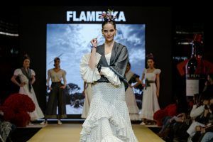 La moda flamenca renace en la Pasarela Flamenca Jerez Tío Pepe - Gastronomía y Moda