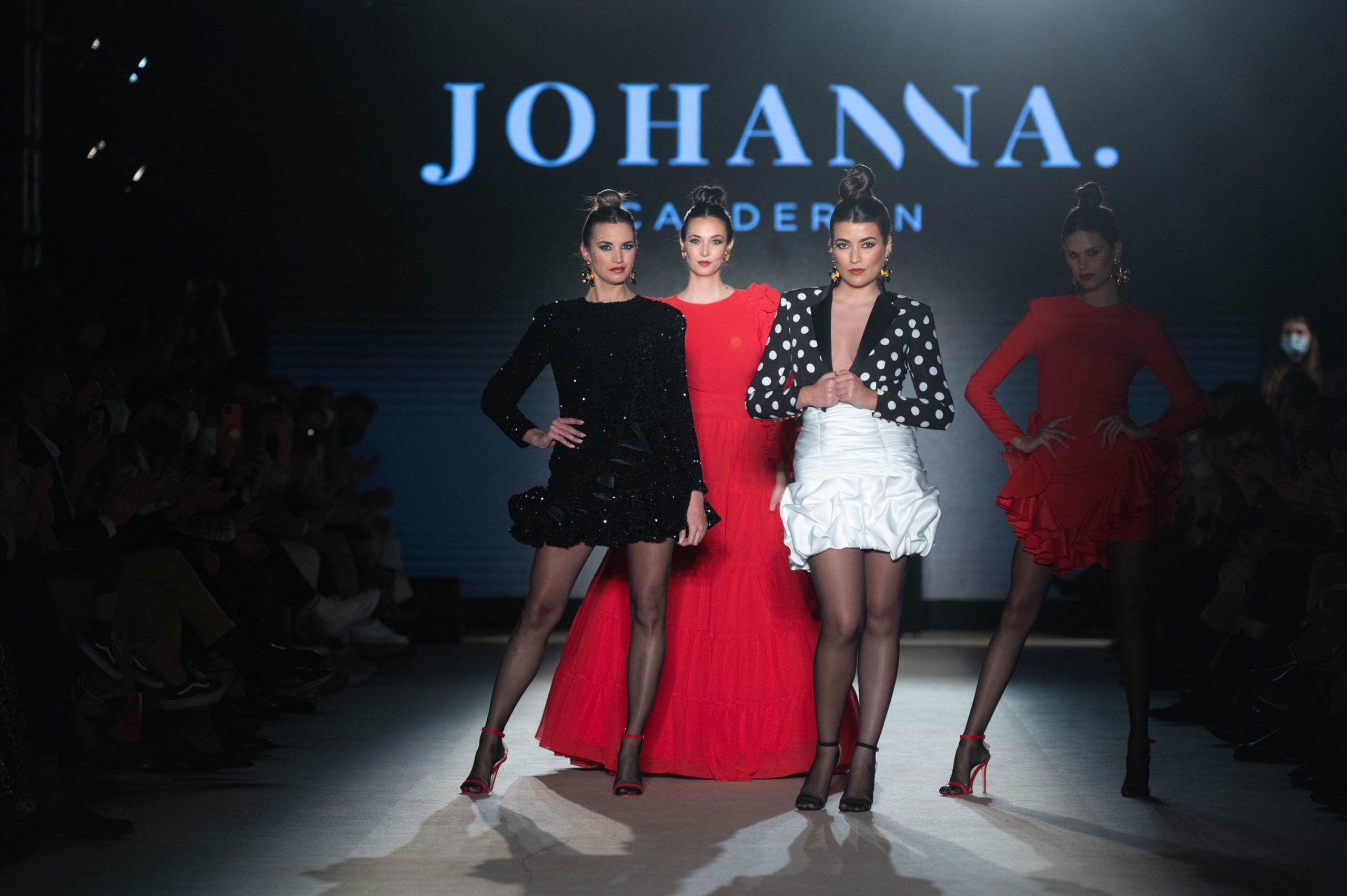 We Love Flamenco X edición, espectacular reencuentro de la moda flamenca con su público. Johanna Calderón ha presentado su colección ‘Vuela’. Foto: Aníbal González© - Gastronomía y Moda