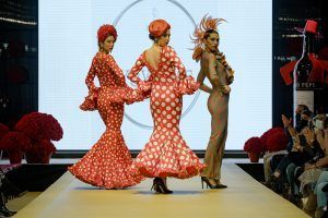 La moda flamenca renace en la Pasarela Flamenca Jerez Tío Pepe - Gastronomía y Moda