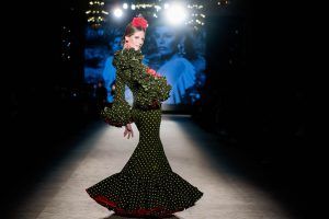 We Love Flamenco X edición, espectacular reencuentro de la moda flamenca con su público. ‘Serendipia’ ha sido la propuesta de Mónica Méndez. Foto: Aníbal González© - Gastronomía y Moda