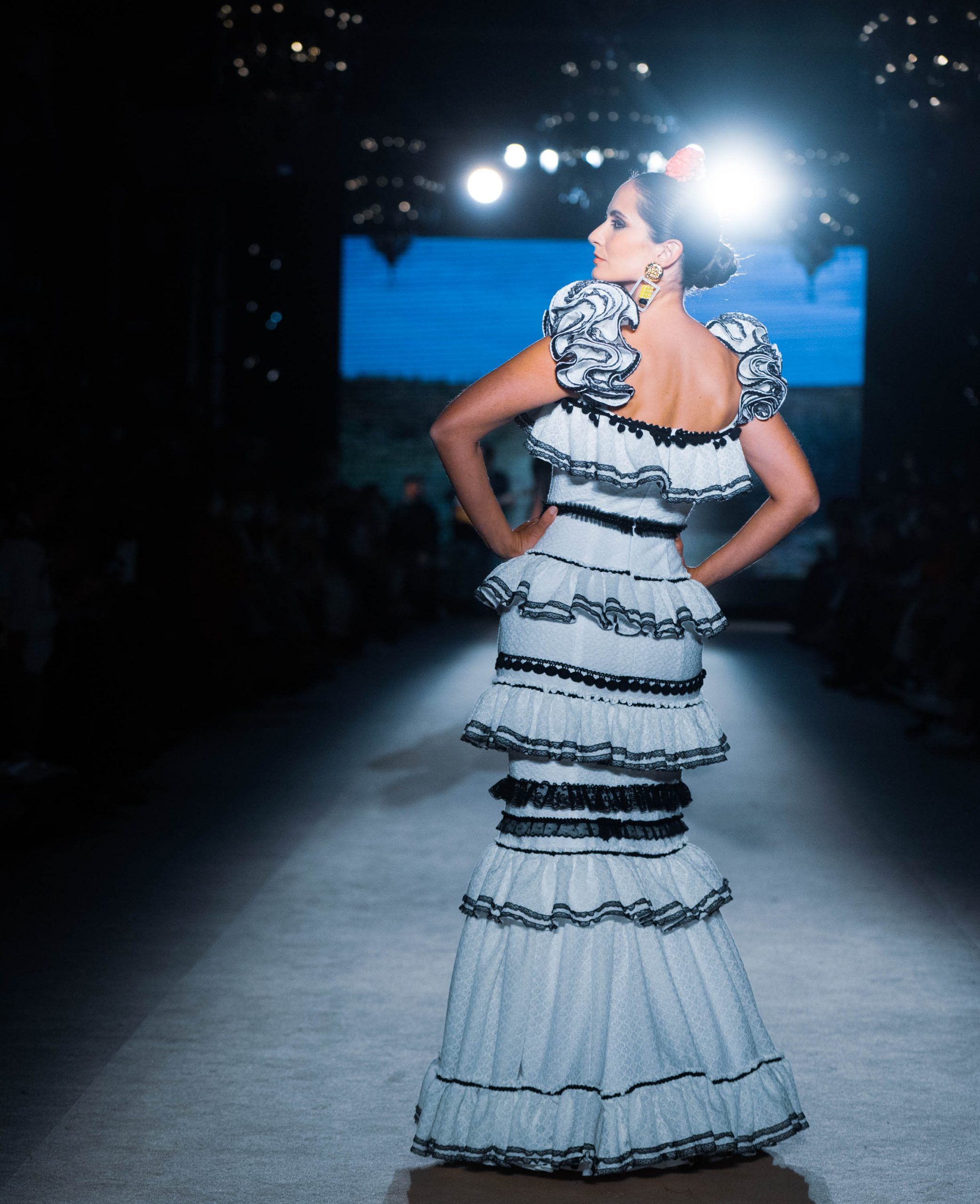 We Love Flamenco X edición, espectacular reencuentro de la moda flamenca con su público. ‘Serendipia’ ha sido la propuesta de Mónica Méndez. Foto: Aníbal González© - Gastronomía y Moda