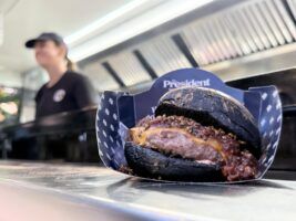 The President conquista Sevilla con su espectacular One Million Wagyu en The Champions Burger - Gastronomía y Moda