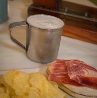 La taberna sevillana EntreCárceles, ahora más que nunca, vuelve a sus orígenes - Gastronomía y Moda