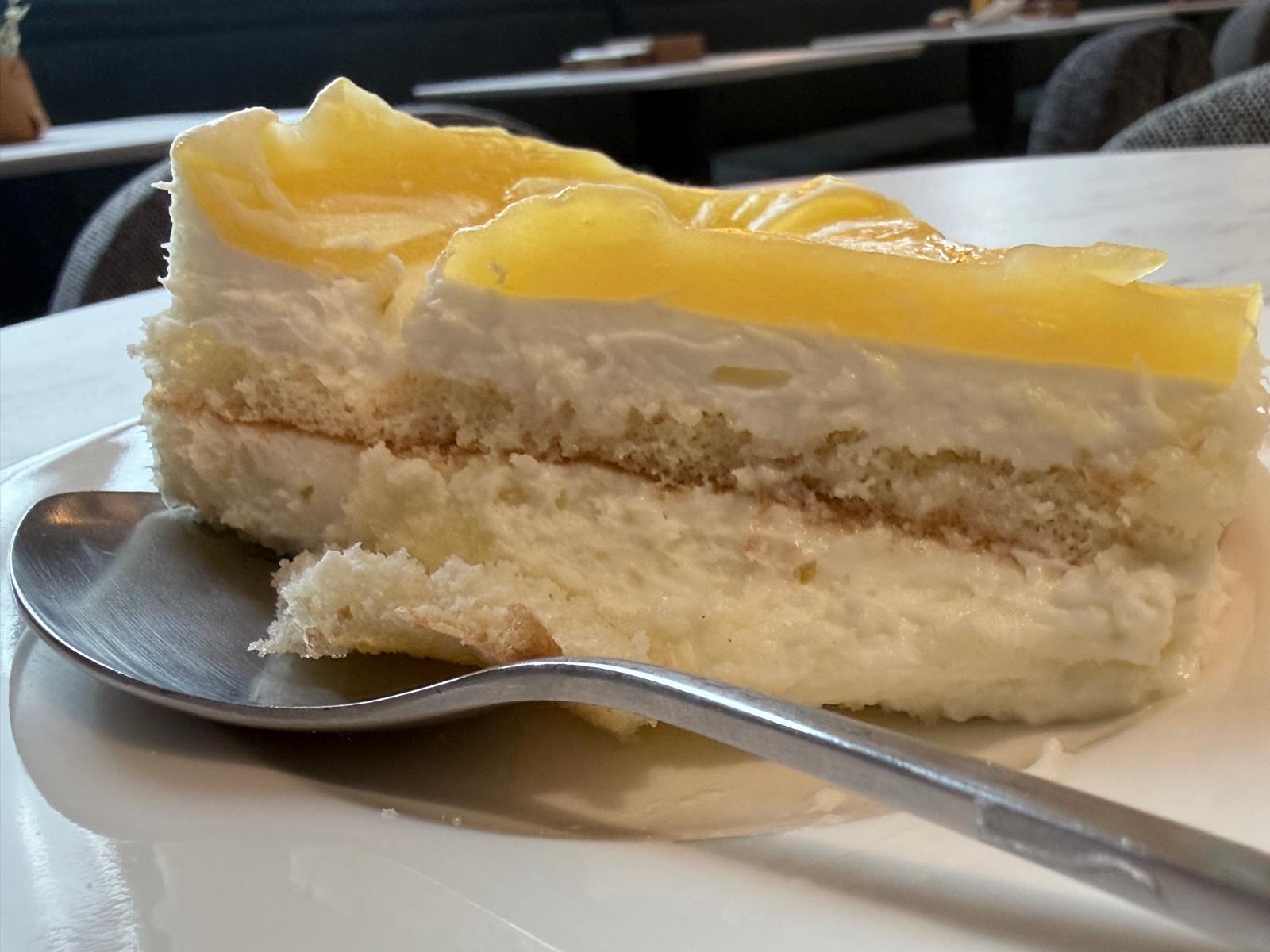 Comer en plena Plaza de Cibeles por 14,95 €: un menú del día con vistas, cultura y servicio impecable en Azotea Cibeles - Gastronomía y Moda