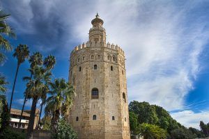 Las previsiones de Turismo de Sevilla apuntan a un grado de ocupación media del 86% para el viernes y sábado del Puente de la Constitución sin las reservas de última hora Torre del oro - Gastronomía y Moda