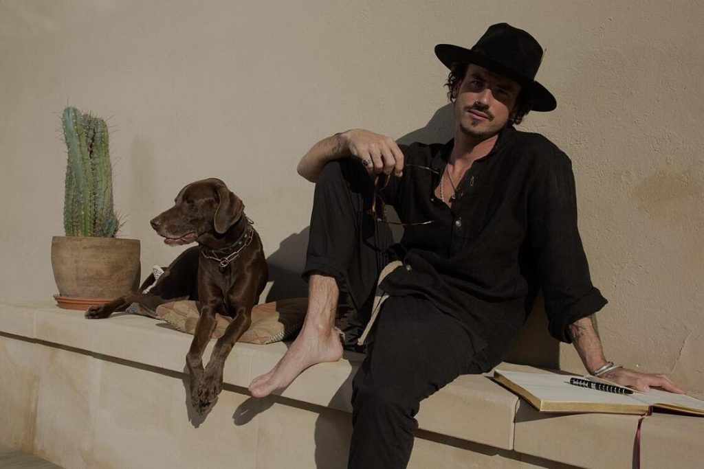 Black is back, el nuevo sombrero de El Zorro Hats - Gastronomía y Moda