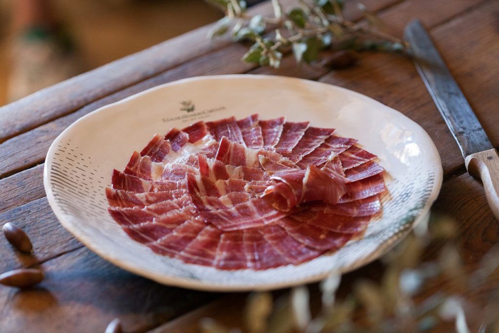 Sánchez Romero Carvajal te da las claves para distinguir un jamón “Pata Negra” - Gastronomía y Moda