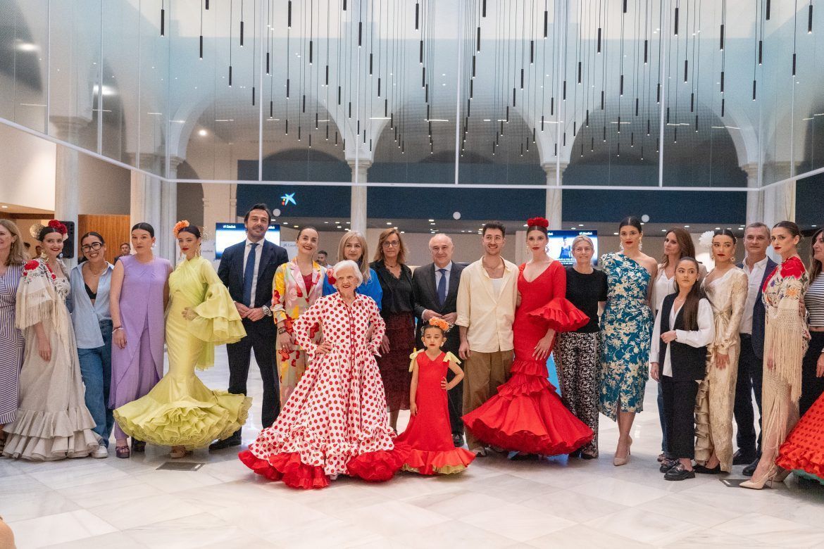 En la cuenta atrás para el comienzo de la Feria de Abril de Sevilla 2024, CaixaBank celebra un desfile de moda flamenca para fomentar el emprendimiento femenino - Gastronomía y Moda
