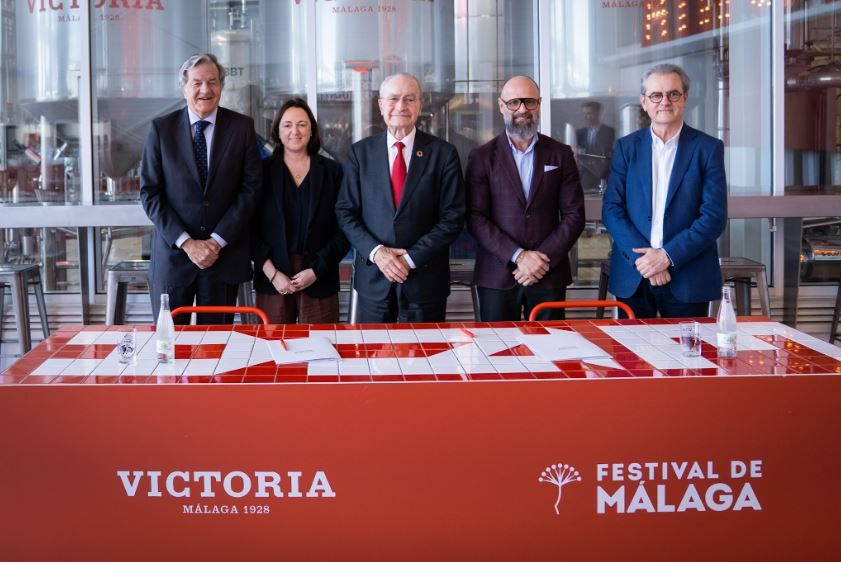 El Festival de Málaga y Cervezas Victoria renuevan su alianza cultural hasta 2030 - Gastronomía y Moda