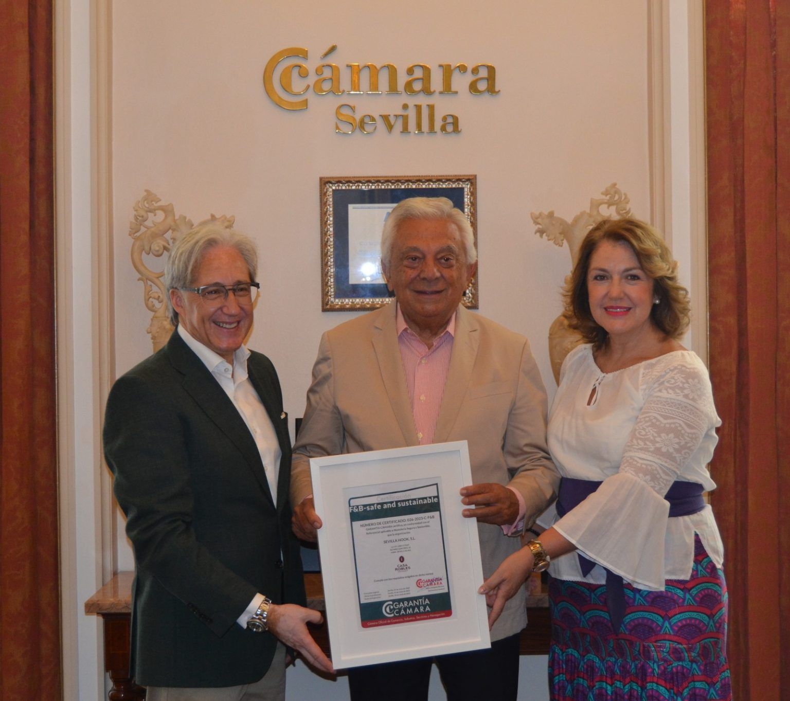 La Cámara de Comercio de Sevilla entrega el primer certificado como establecimiento seguro y sostenible al grupo gastronómico Robles La Cámara de Comercio de Sevilla entrega el primer certificado como establecimiento seguro y sostenible al grupo gastronómico Robles - Gastronomía y Moda
