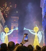Murcia enciende la Navidad con el corazón por los afectados por la DANA - Gastronomía y Moda