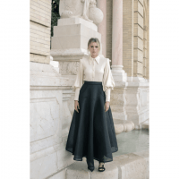 Espectacular camisa de lentejuelas y falda voluminosa by Manuel Zerpa - Gastronomía y Moda