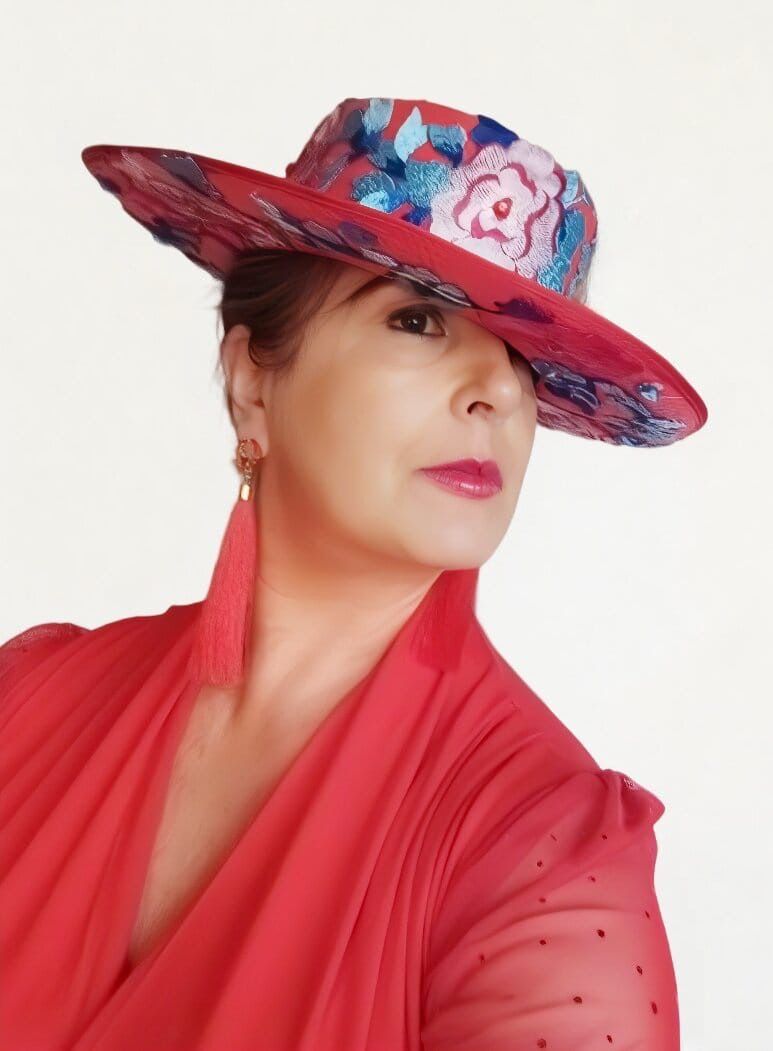 Teresa Carreira: artesanía exclusiva que eleva el sombrero cordobés a una pieza de alta creación - Gastronomía y Moda