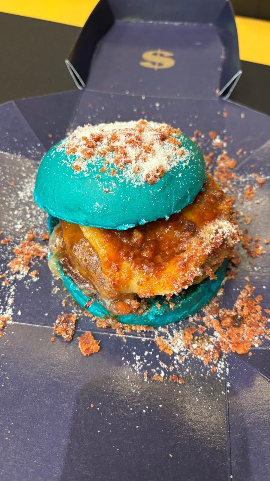 Las abuelas inspiran una de las hamburguesas más emotivas de la Navidad en Sevilla - Gastronomía y Moda