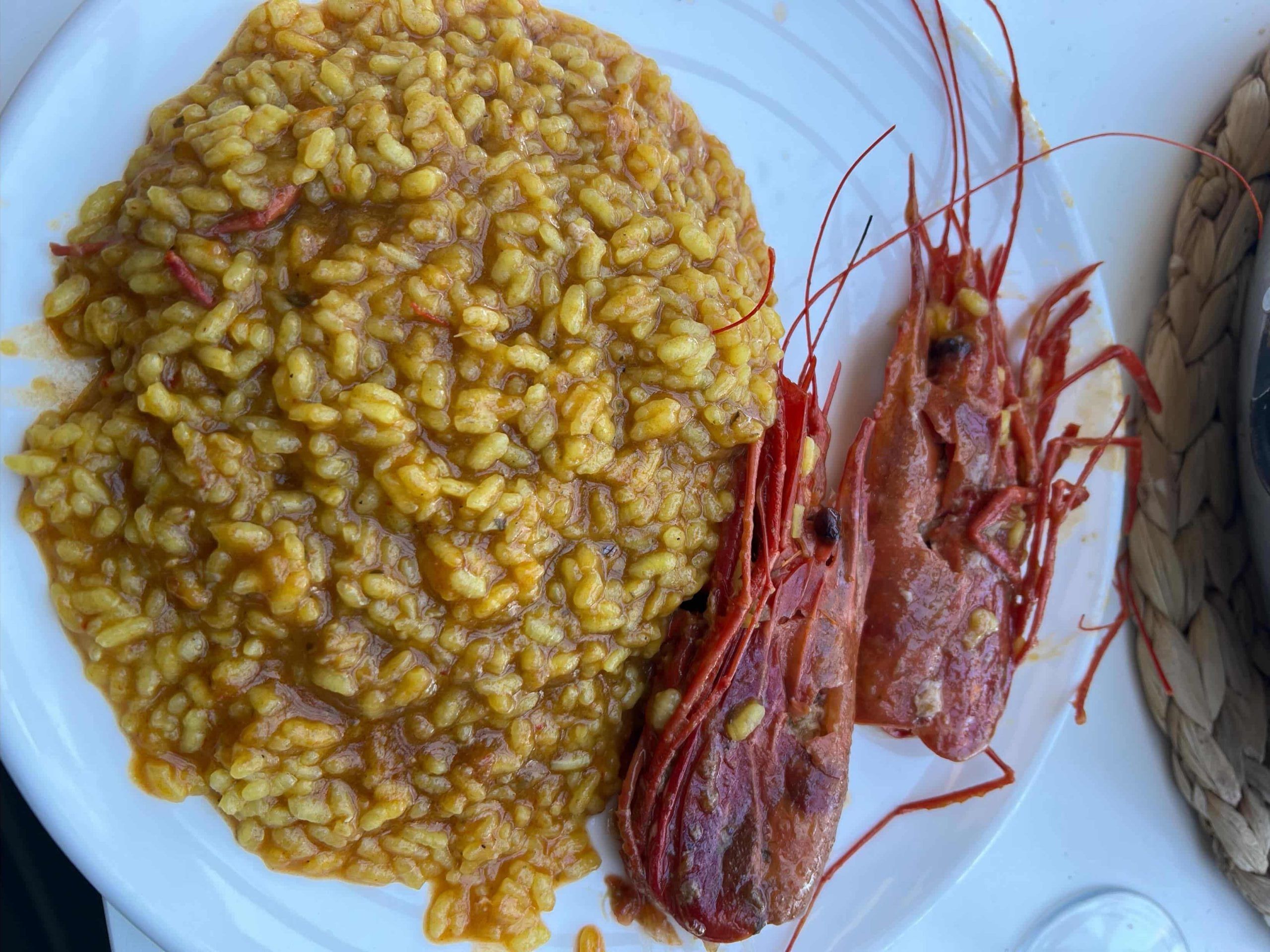 El restaurante de Bolonia que conquista Cádiz con croquetas de choco y un arroz meloso de carabineros frente al paraíso - Gastronomía y Moda