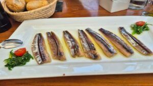 CBbC Cala Bassa en Ibiza: cocina mediterránea de primera calidad en una de las playas más bellas de la isla - Gastronomía y Moda