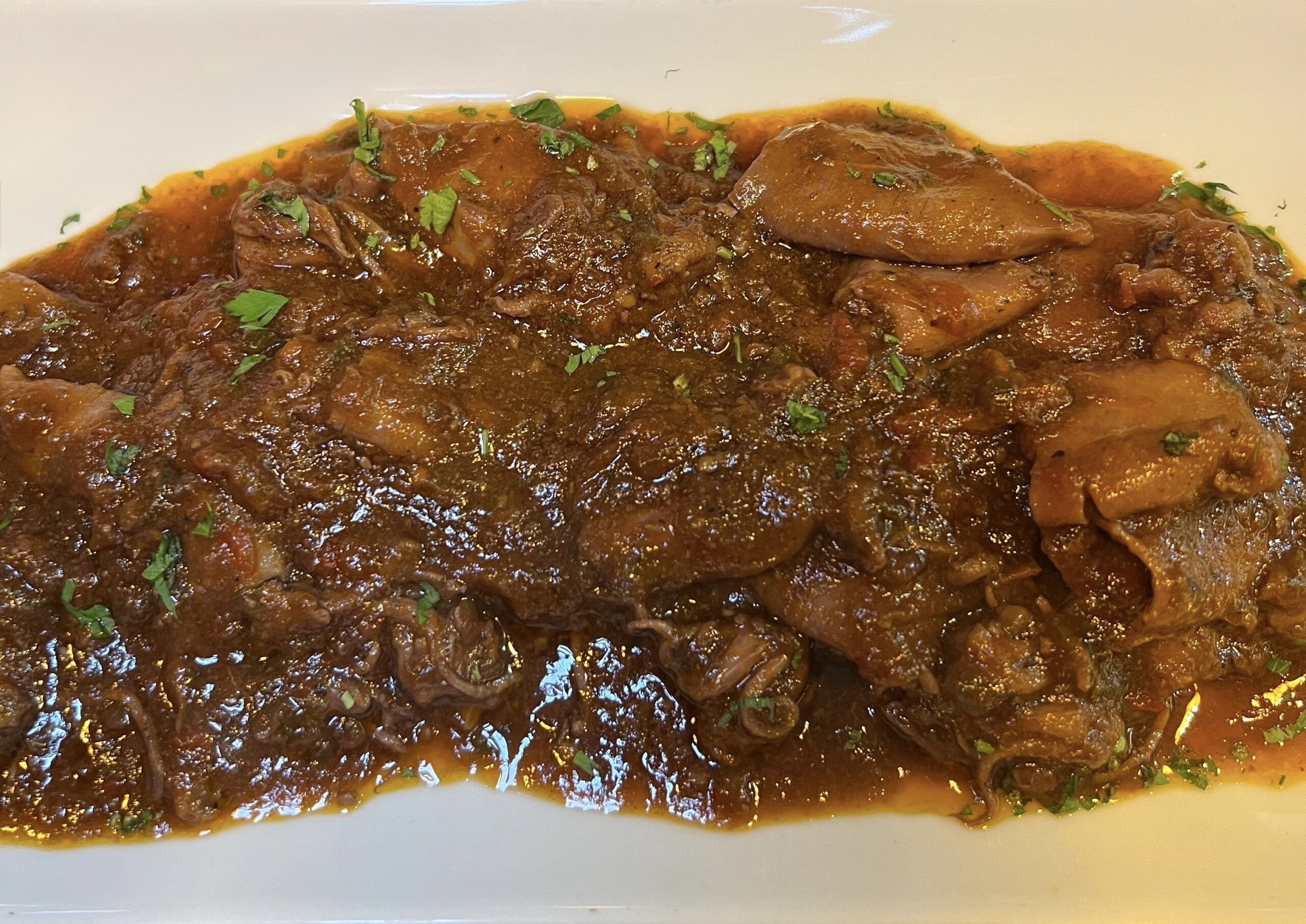 Lola Martín González descubre un asador imprescindible junto al Puente de Triana - Gastronomía y Moda