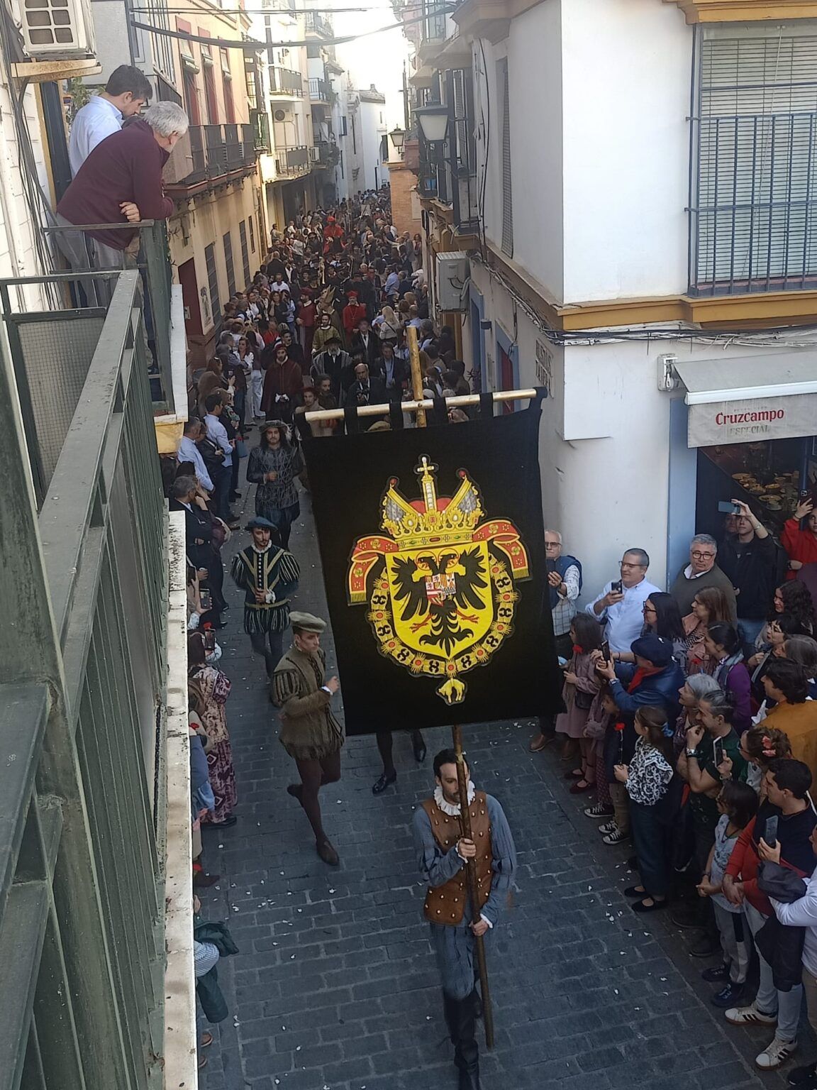 Carlos V e Isabel de Portugal reviven su entrada en Sevilla 500 años después con un desfile sin precedentes Carlos V e Isabel de Portugal reviven su entrada en Sevilla 500 años después con un desfile sin precedentes - Gastronomía y Moda