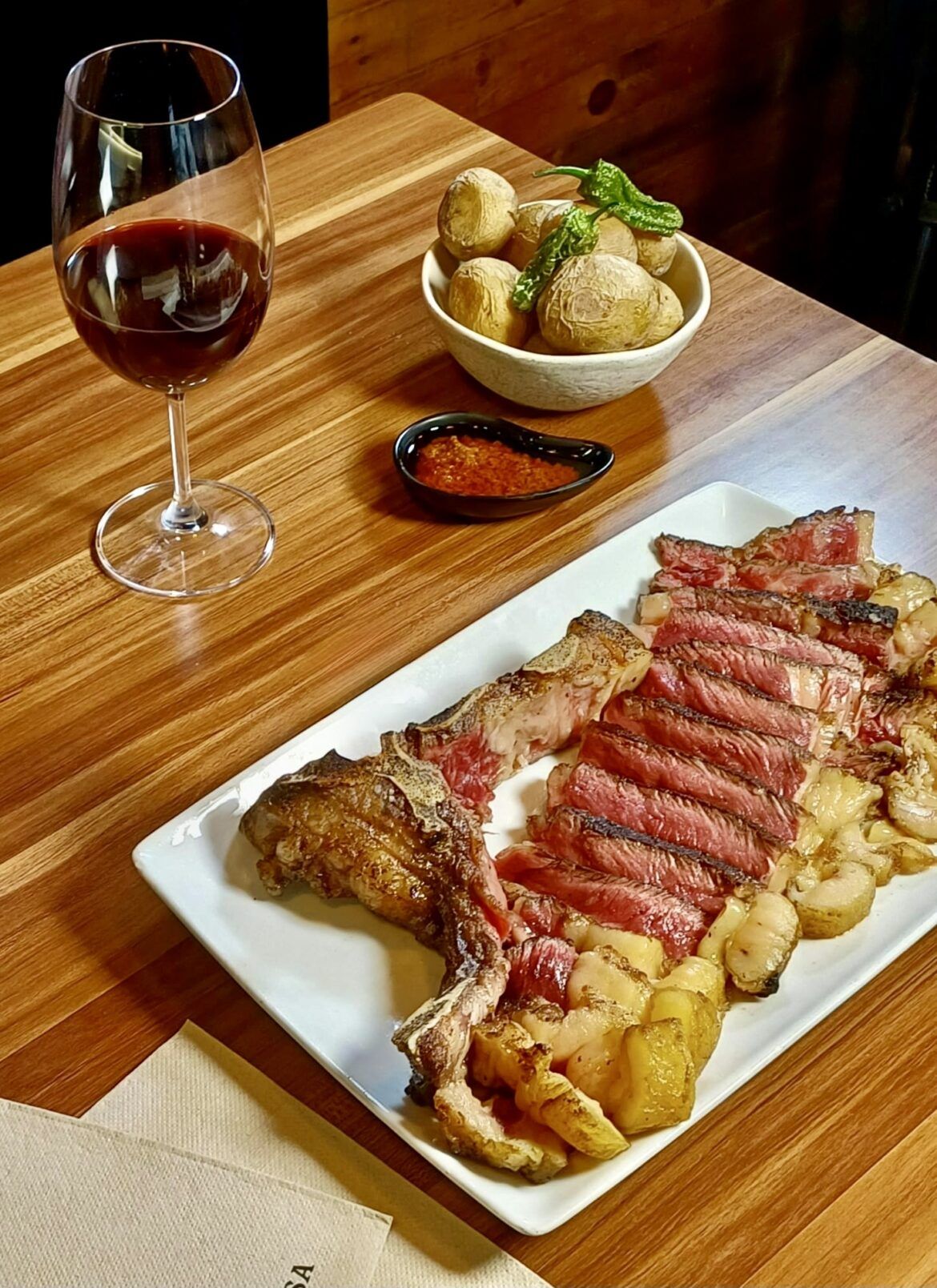 Mejores restaurantes para celebraciones en Sevilla Altobrasa: el templo de las carnes a la brasa en Sevilla - Gastronomía y Moda