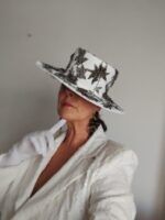 Teresa Carreira triunfa con sus sombreros con estilo y poderio - Gastronomía y Moda