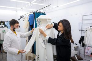 Pilar Dalbat presenta su nueva colección “Fortuny” en la 73ª edición de la MBFWMadrid - Gastronomía y Moda