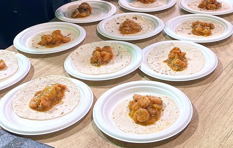 Carlos Maldonado propone tres recetas con mango para disfrutar de la temporada: tacos, pollo al curry y un postre japonés - Gastronomía y Moda