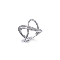 Luce anillo con 'pedrusco' Dlujo Jewel sin necesidad de dejarte el sueldo - Gastronomía y Moda