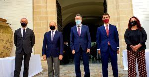 El Ayuntamiento de Sevilla, Altadis y KKH presentan el proyecto de inversión para la antigua Fábrica de Tabacos de Los Remedios que incluye un gran parque, nuevas actividades económicas y equipamientos - Gastronomía y Moda