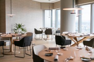 Élkar, el restaurante más alto de España, reabre sus puertas en Madrid - Gastronomía y Moda