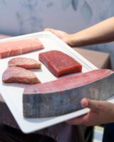 El atún rojo de almadraba protagonizan el mes de junio en Cala Roche - Gastronomía y Moda