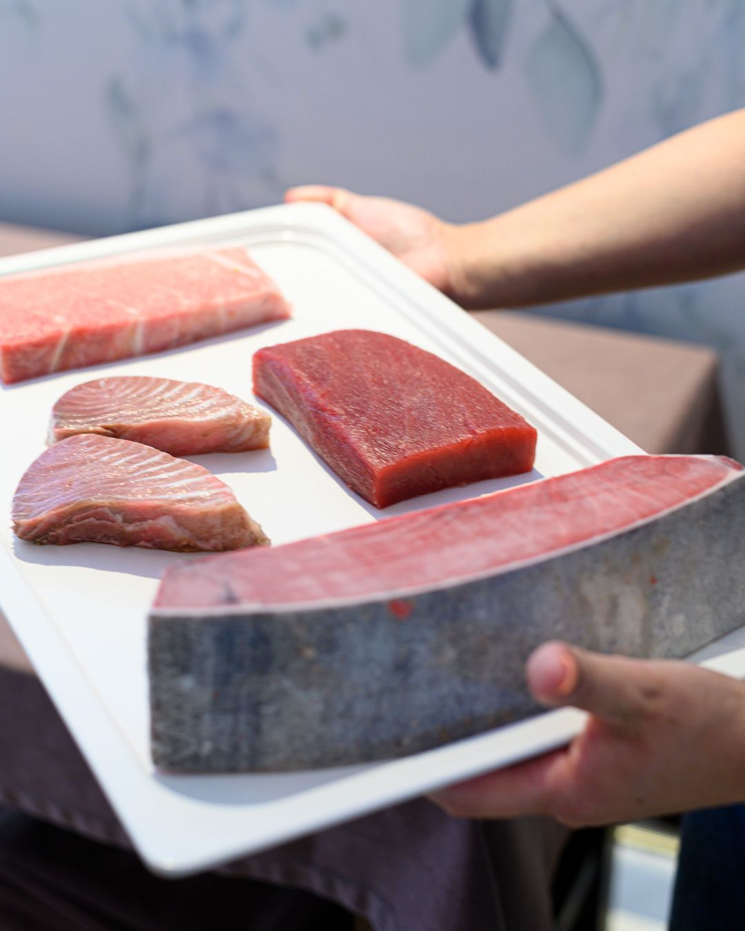 El atún rojo de almadraba protagonizan el mes de junio en Cala Roche - Gastronomía y Moda