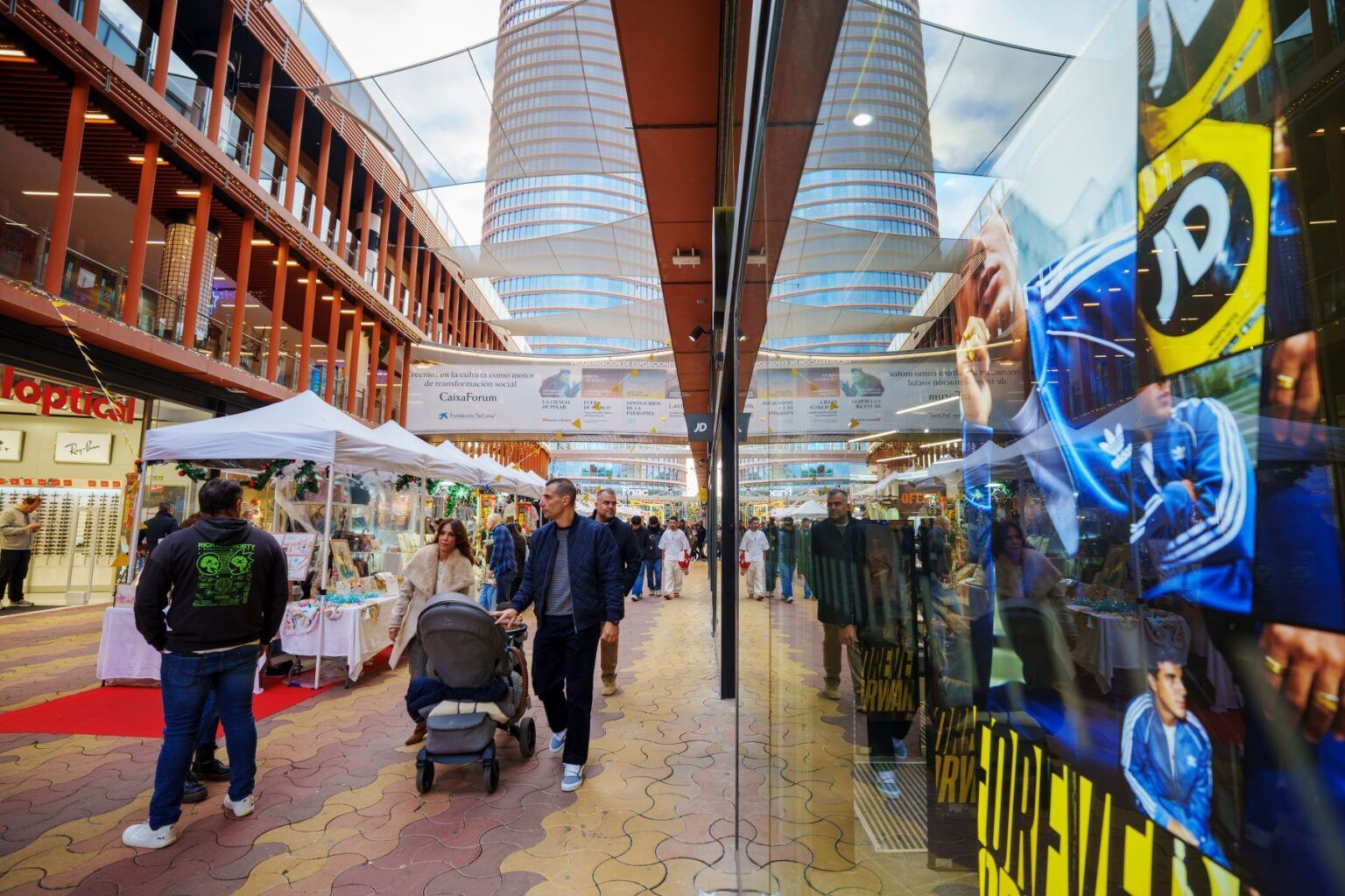 TORRE SEVILLA se convierte en el gran plan del invierno con un Pop-Up Market de moda, artesanía y música TORRE SEVILLA se convierte en el gran plan del invierno con un Pop-Up Market de moda, artesanía y música en directo - Gastronomía y Moda