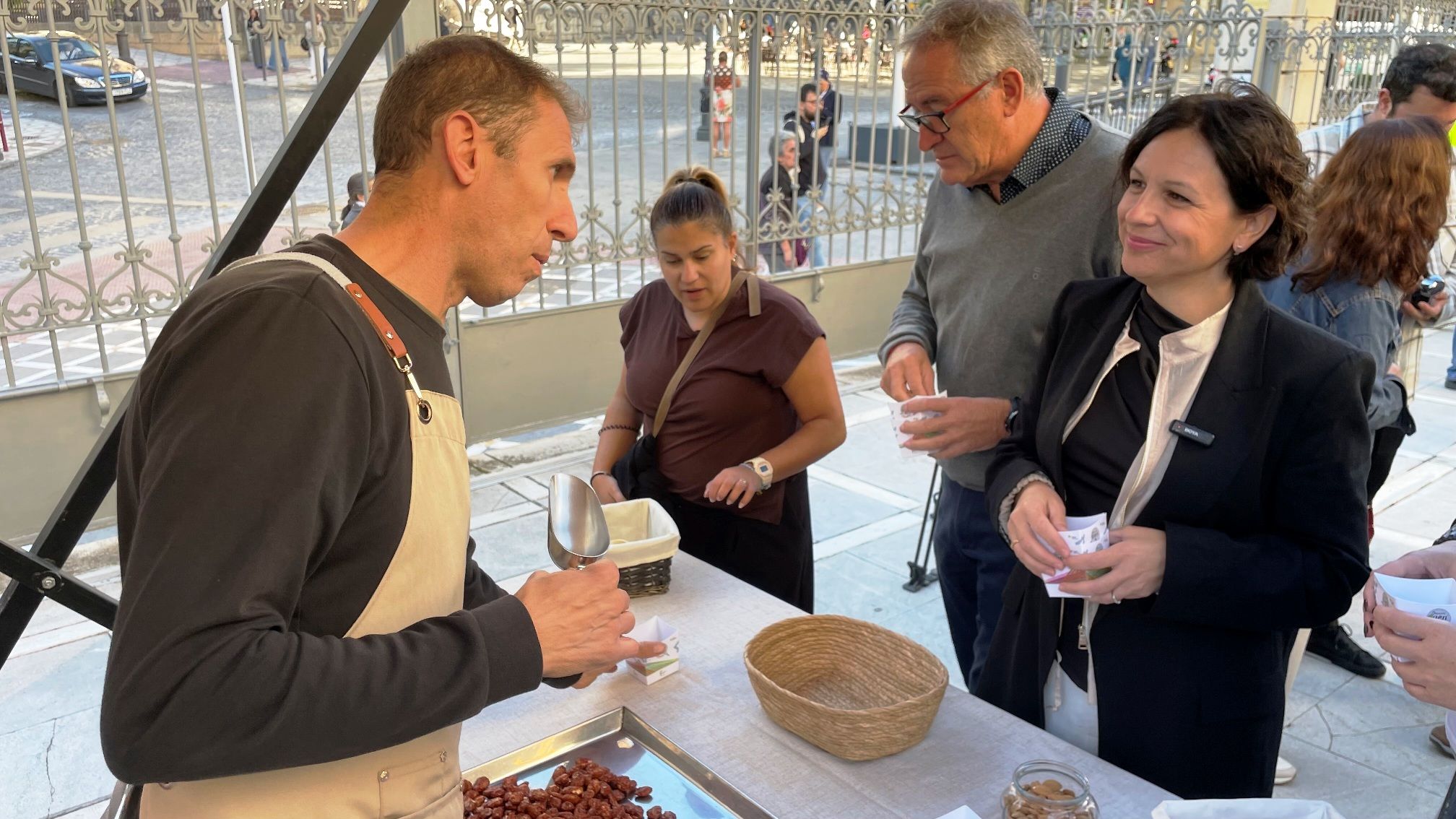 Jaén impulsa el cultivo de almendras, pistachos y nueces como alternativa y complemento al olivar - Gastronomía y Moda