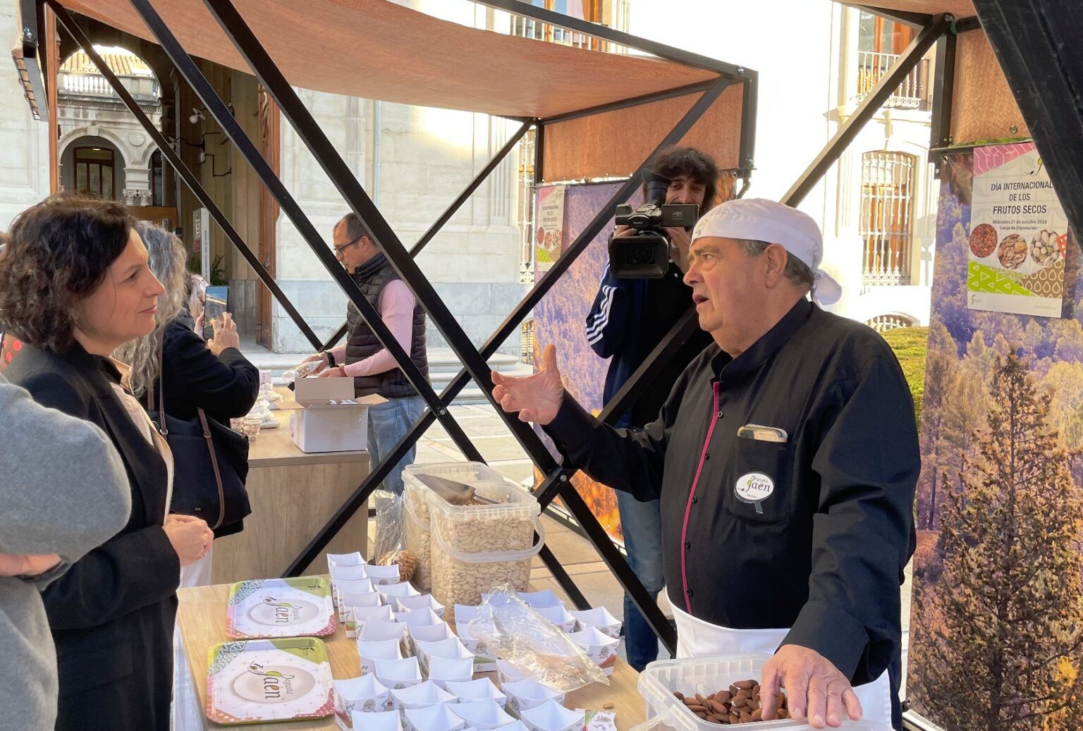 Jaén impulsa el cultivo de almendras, pistachos y nueces como alternativa y complemento al olivar - Gastronomía y Moda