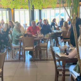 El restaurante de Bolonia que conquista Cádiz con croquetas de choco y un arroz meloso de carabineros frente al paraíso - Gastronomía y Moda