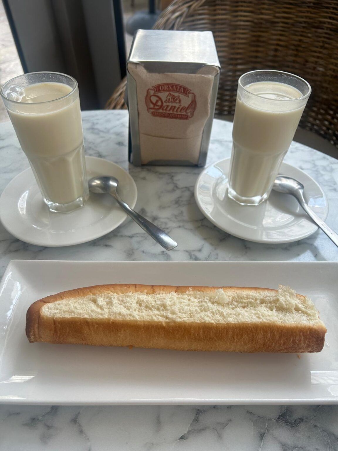 Horchatería Daniel, horchata elaborada 100% natural y artesanal que saborearon Salvador Dalí y Rafael Alberti - Gastronomía y Moda