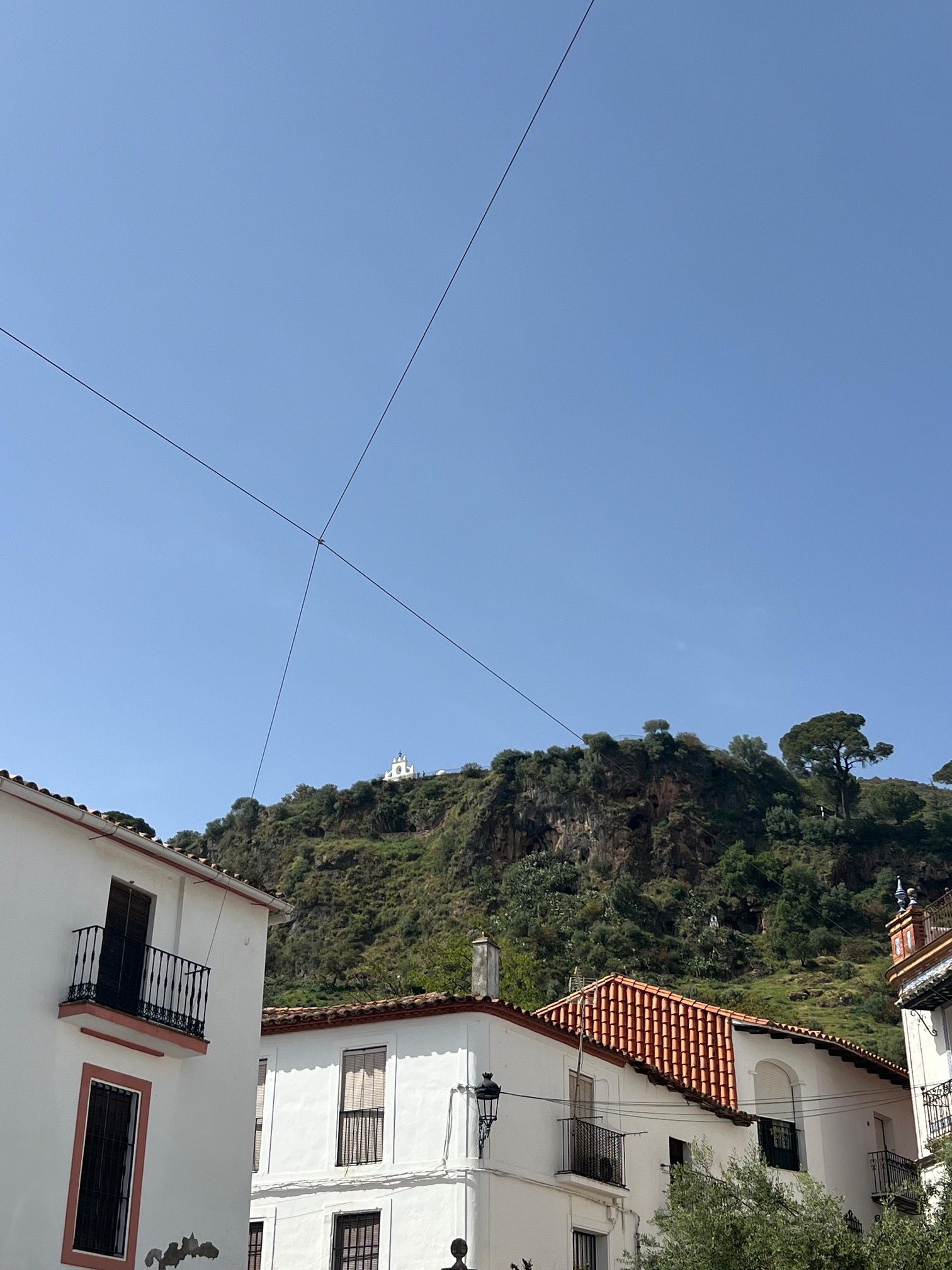 La influencer Lola Martín descubre el restaurante escondido en la Sierra de Aracena y Picos de Aroche que está conquistando a los amantes de la cocina tradicional - Gastronomía y Moda