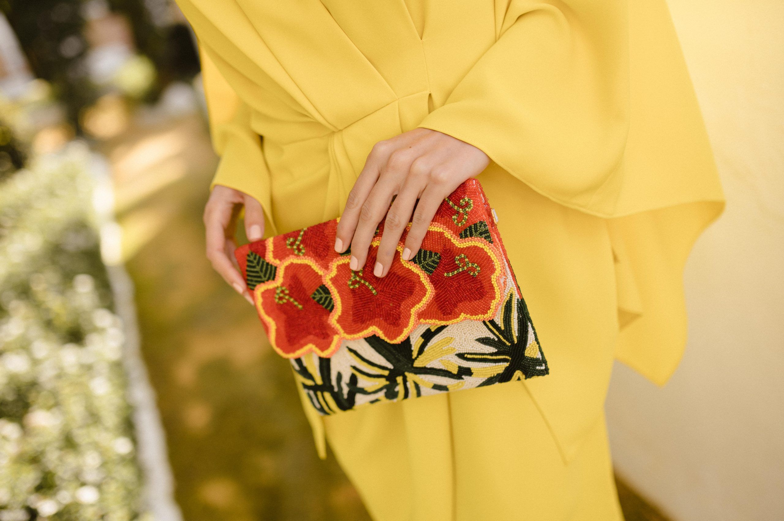 Tendencias ante las citas destacadas: diseños lisos y transformables para invitadas y novias - Gastronomía y Moda