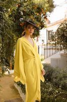 Tendencias ante las citas destacadas: diseños lisos y transformables para invitadas y novias - Gastronomía y Moda
