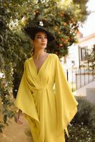 Tendencias ante las citas destacadas: diseños lisos y transformables para invitadas y novias - Gastronomía y Moda