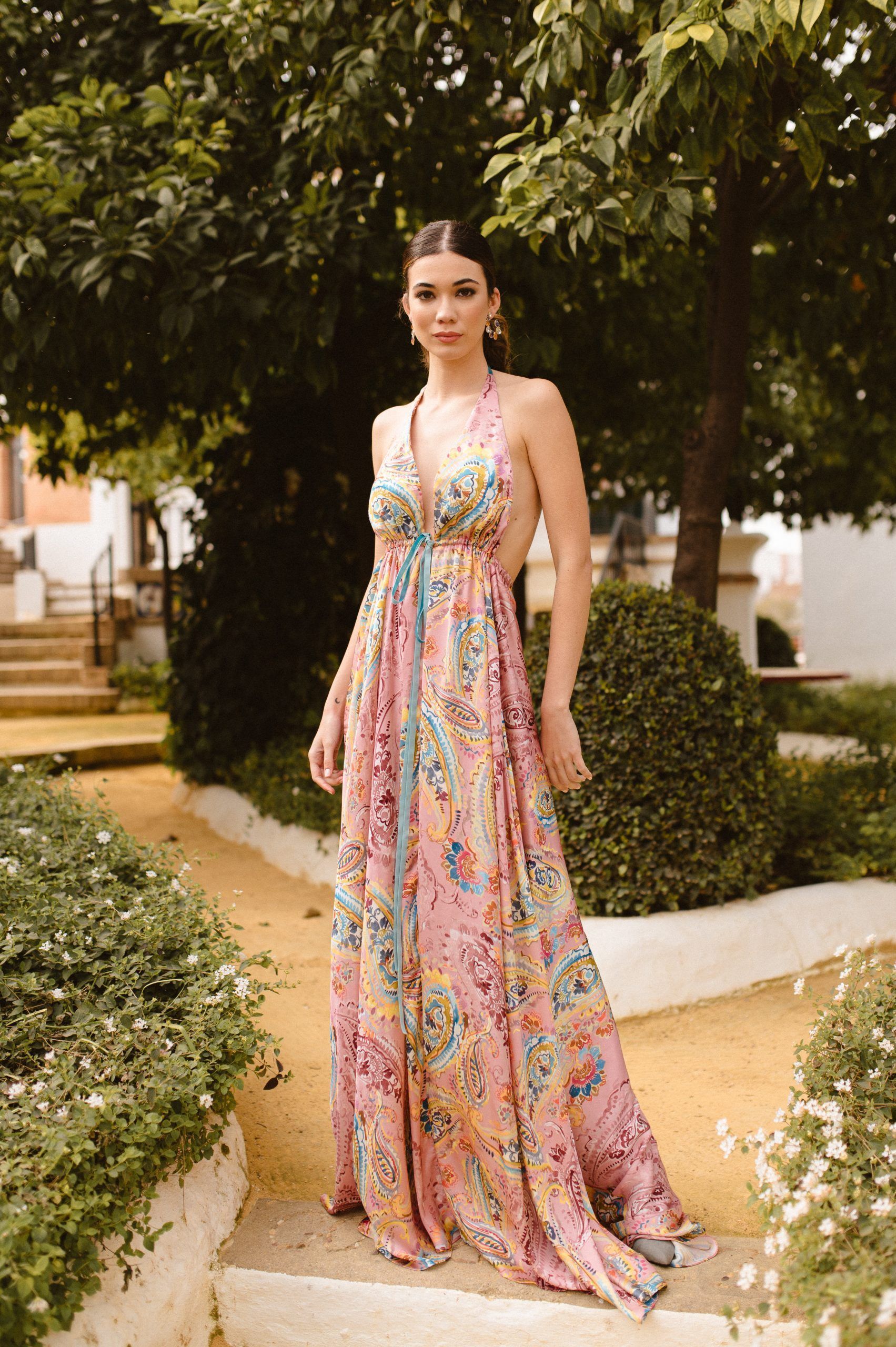 Tendencias ante las citas destacadas: diseños lisos y transformables para invitadas y novias - Gastronomía y Moda