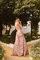 Tendencias ante las citas destacadas: diseños lisos y transformables para invitadas y novias - Gastronomía y Moda
