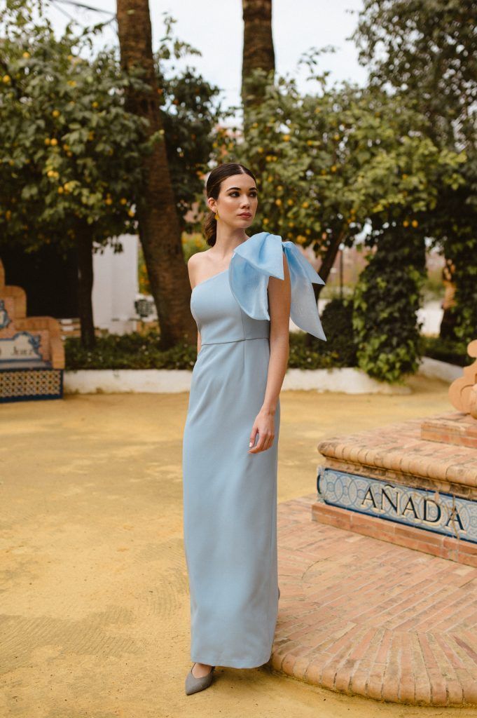 Tendencias ante las citas destacadas: diseños lisos y transformables para invitadas y novias - Gastronomía y Moda