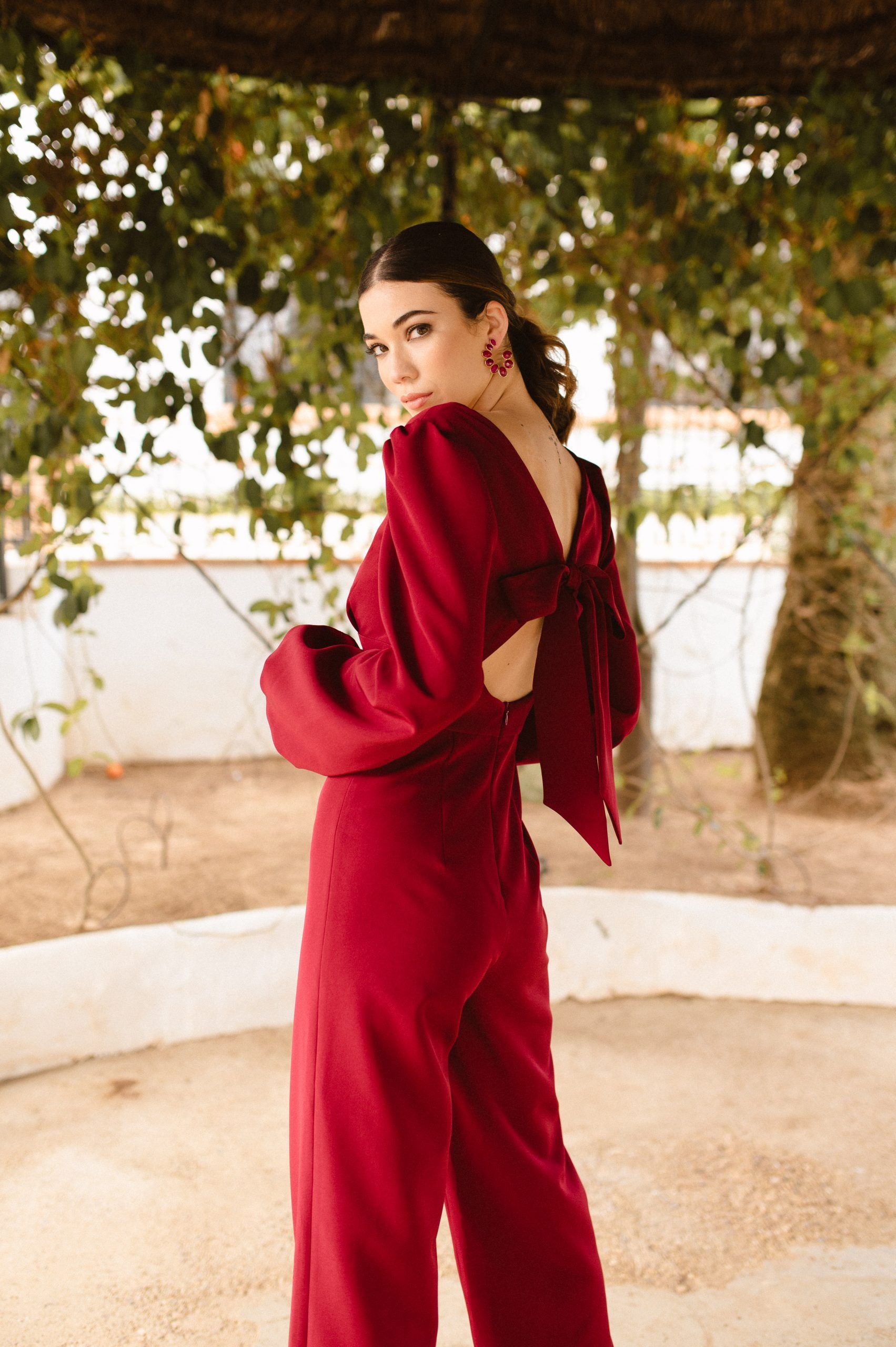 Tendencias ante las citas destacadas: diseños lisos y transformables para invitadas y novias - Gastronomía y Moda