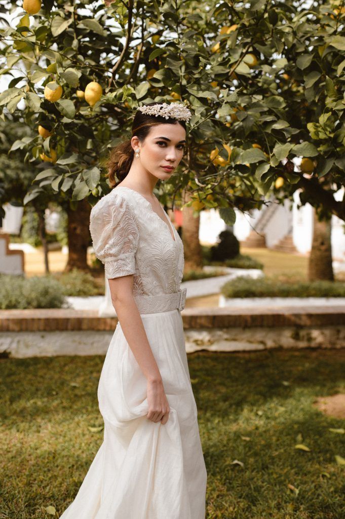 Tendencias ante las citas destacadas: diseños lisos y transformables para invitadas y novias - Gastronomía y Moda