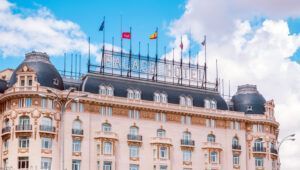 El Hotel Palace de Madrid estrena 'nueva' fachada - Gastronomía y Moda