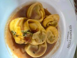 El restaurante inmersivo de Córdoba que convierte cada comida en un viaje a la Toscana - Gastronomía y Moda