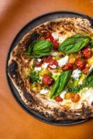 Tu película favorita, la manta más calentita... y una pizza de Lamucca recién salida del horno - Gastronomía y Moda