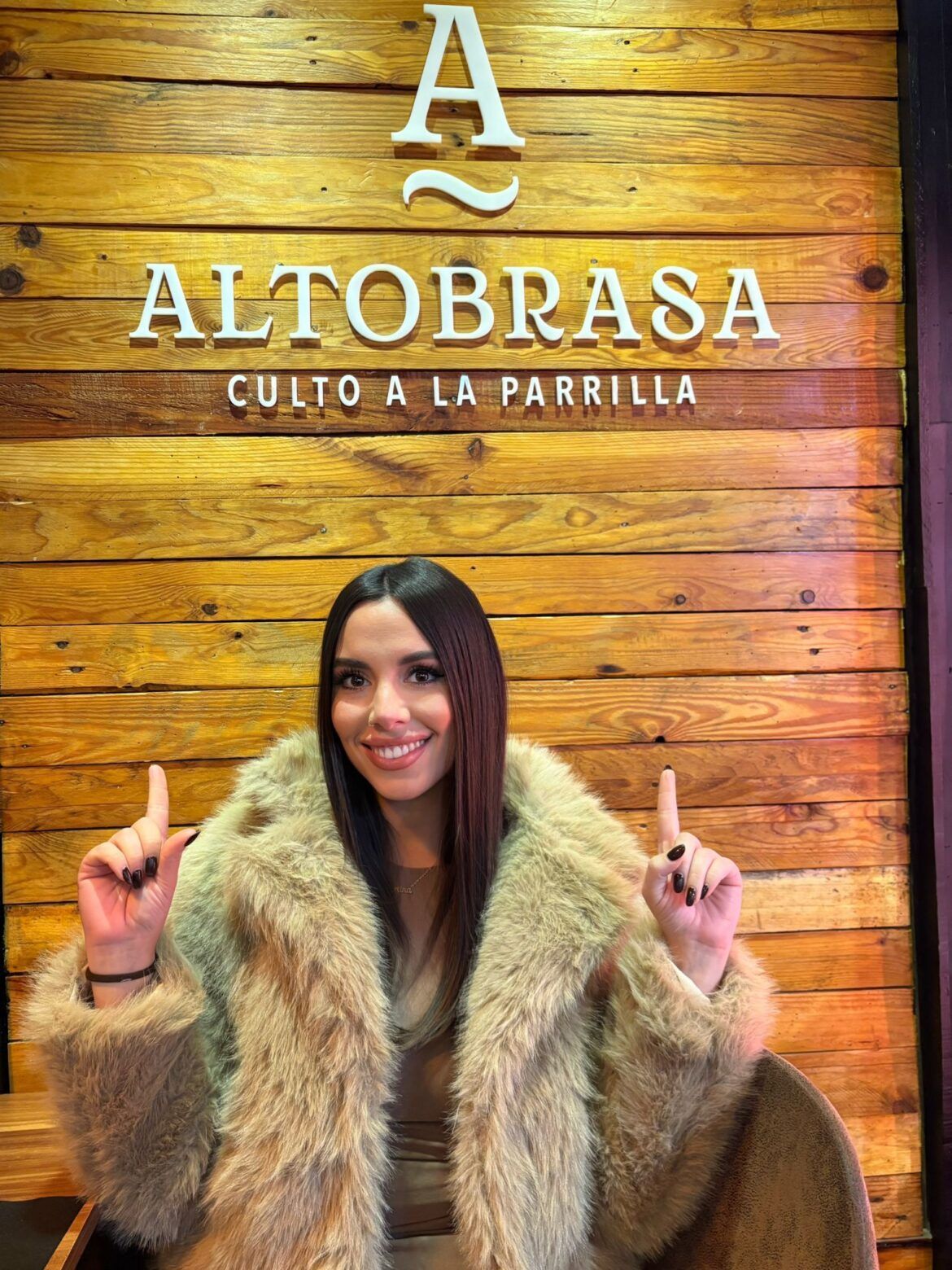 Altobrasa revoluciona el culto a la parrilla en Sevilla tras la visita de Ana Isabel Pareja - Gastronomía y Moda